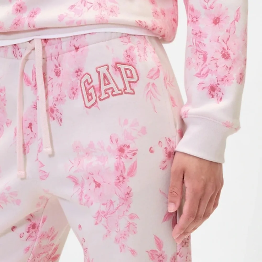 GAP Pink Floral Lounge Set - Picture 8 of 9